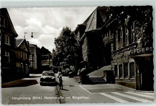 Langenberg Hauptstraße mit Bürgerhaus Mercedes