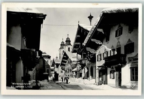 St. Johann Wintersportplatz Schnee Kirche Straße Tankstelle Gasthaus