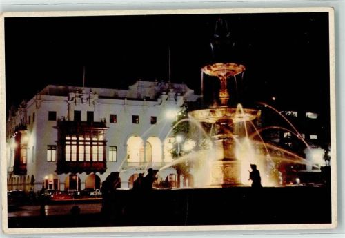 Lima Pileta en la Plaza de Armas bei Nacht
