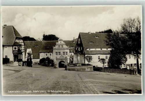 Lauenstein Marktplatz mit Schlosseingang
