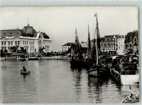 Trouville-sur-Mer Hafen und Casino Fischerboot Ruderboot Oldtimer