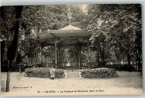 Nevers 1911 Le Kiosque de Musique dans le Parc