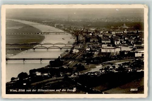 Wien Blick von der Höhenstraße auf die Donau Brücke
