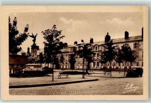 Charleville Place Carnot u. Kriegerdenkmal Oldtimer
