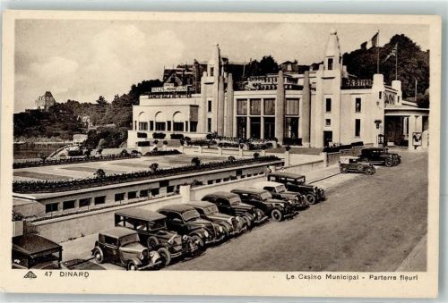 Dinard le Casino Municipal Parterre fleuri Oldtimer