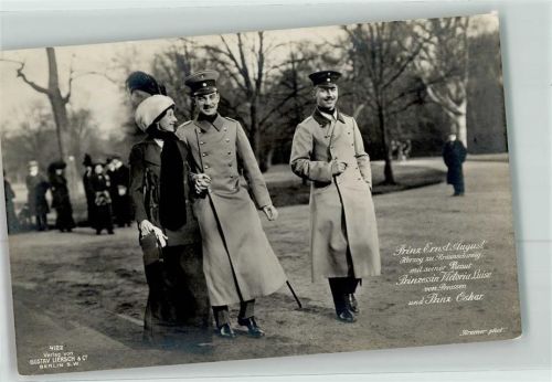 Prinz Ernst August mit Prinzessin Victoria Luise und Prinz Oskar