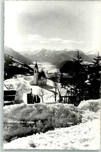 Mösern mit Pfarrkirche Maria Heimsuchung im Schnee