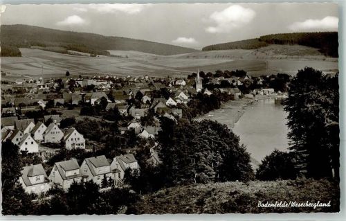 Bodenfelde mit Weser und der Christus Kirche