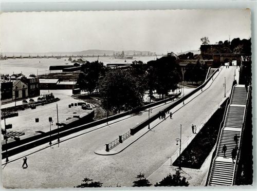 Brest les rampes du Port de Cammerce Hafen Kriegsschiff