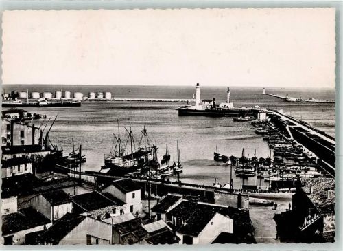 Sete Eingang zum Hafen Leuchtturm Segelschiff Fischerboot Oeltanks