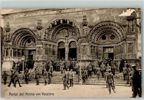 Vouziers 1916 Portal der Kirche Uniform