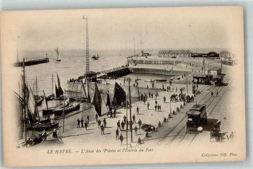 Le Havre l`Anse des Pilotes et l`Entree du Port Straßenbahn Segelboot