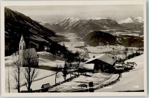 Mösern Filialkirche Mariä Heimsuchung mit Talblick im Schnee
