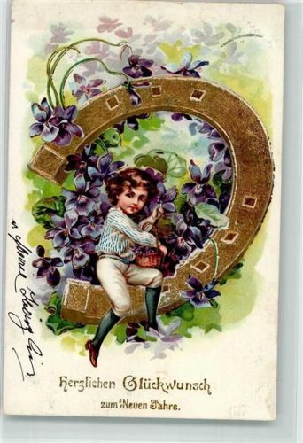 1905 Neujahrsgrüße Junge in einem Hufeisen sitzend pflückt Veilchen Lithographie