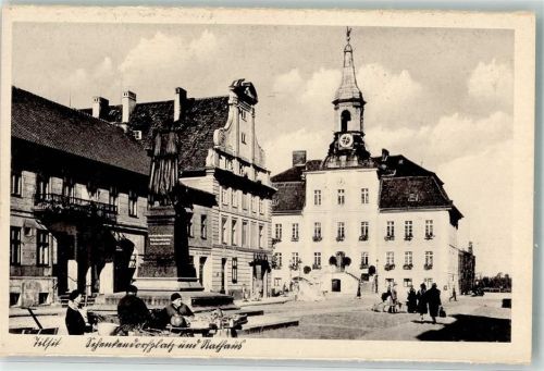 Tilsit Rathaus Denkmal Marktszene