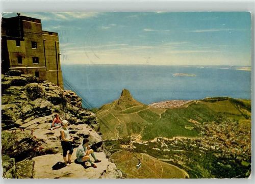 Kapstadt Lion´s Head and Robben Island Cableway Station Table Mountain Seilbahn Mann Frau