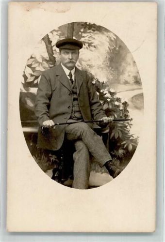 Haslach 1917 Gut gekleideter Herr mit Gehstock und Schnurrbart Fotostudioaufnahme Ort handschriftlich