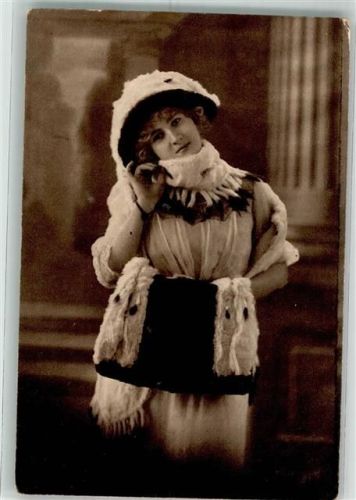 1914 Frau Hermelin Muff