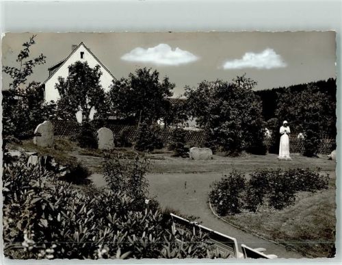 59872 W5778 Freienohl , Sauerl FOTO KEINE AK Skulpturen und Gedenksteine im Kurpark Foto Original aus Archiv eines Ansichtskartenverlags Ort handschriftlich
