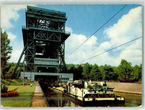Niederfinow Schiffshebewerk Binnenschiff