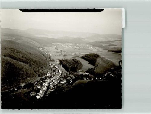 57399 W5942 Kirchhundem FOTO KEINE AK Foto Original aus Archiv eines Ansichtskartenverlag Vogelschau Ort handschriftlich