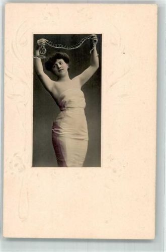 Frau