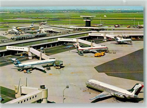 Amsterdam Schiphol viele Flugzeuge