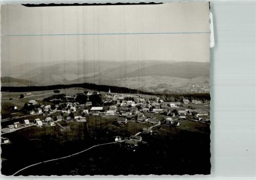 Höchenschwand Fliegeraufnahme des Ortes mit Kirche St. Michael Foto Original aus Archiv eines Ansichtskartenverlags Ort handschriftlich Farbstrich im Bild