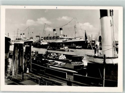 W2000 Hamburg Monte Rosa + Olivia Dampfer im Flaggenschmuck + Binnenschiff Schuten Dampfer Monte Rosa Foto AK