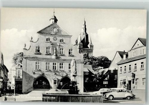 Brilon Rathaus Marktplatz Pfarrkirche Auto