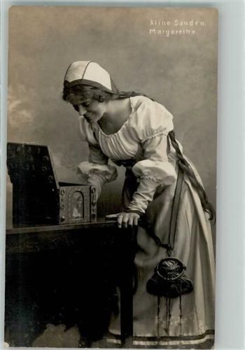 Aline Sanden als Margarethe