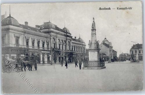 Szolnok Marktszene Kriegerdenkmal