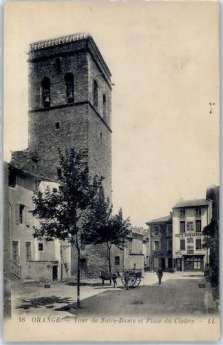 Orange Tour de Notre Dame et Place du Cloitre
