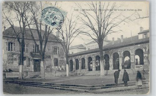 Bergerac Ancien Hotel de Ville et Halles au Ble