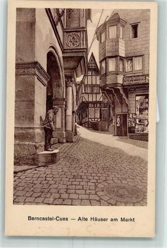 Bernkastel-Kues Rathaus Pranger Alte Häuser am Markt