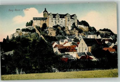 Ranis mit der Burg über den Dächern der Stadt mit der Kirche St. Margarethen