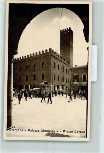 Cremona Palazzo Municipale e Piazza Cavour