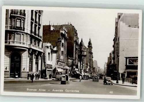 Buenos Aires Avenida Corrientes Omnibus Oldtimer Verkehrspolizist