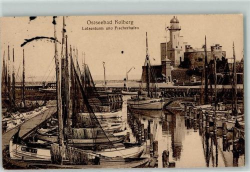 Kolberg Lotsenturm und Fischerhafen Fischerboot