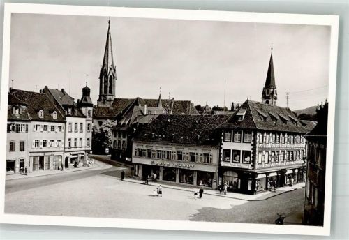 Emmendingen Marktplatz mit der Ev. Stadtkirche und Kirche St. Bonifatius