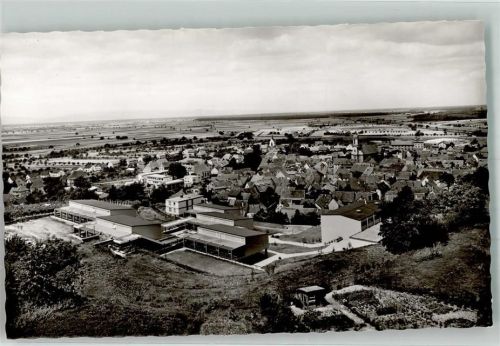 Riegel Panorama des Ortes mit Michaelschule und Kirche St. Martin