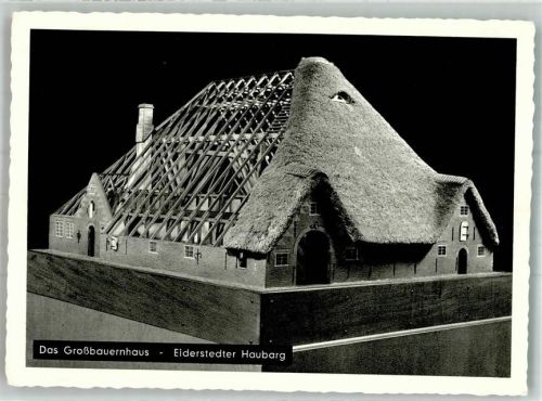 Husum Modell eines Großbauernhofes Eiderstedter Haubarg im Nordfriesischen Museum