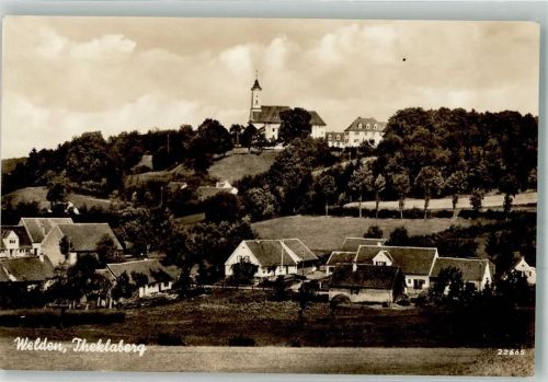 Welden Panorama des Ortes mit der St. Thekla Kirche