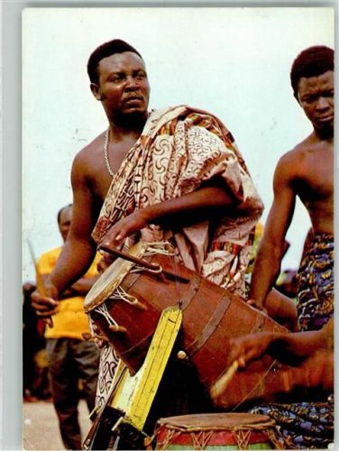 Accra Tracht Trommler