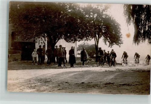 Zuschauer bei einem Herrenradrennen Radrennen Privatfoto AK