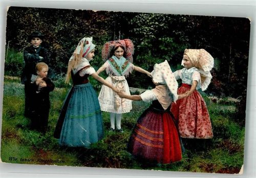 1914 Mädchen in Tracht beim Ringelreihen