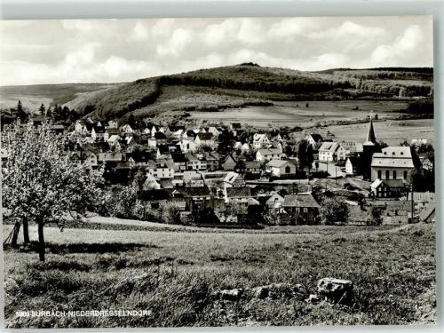 Niederdresselndorf Panorama des Ortes mit Ev. Kirche
