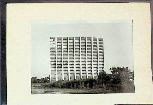 Döse Foto montiert auf Karton Hochhaus
