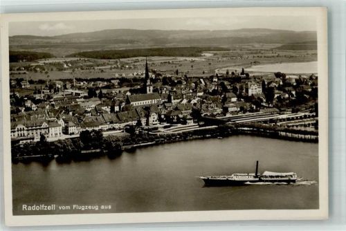 Radolfzell Fliegeraufnahme des Ortes mit Bahnhof und Münster Unserer Lieben Frau Bodenseeschiff