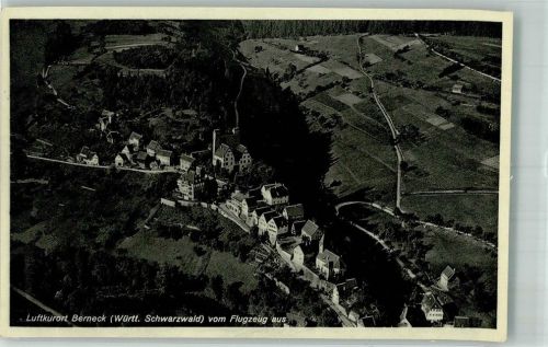 72213 W7272 Berneck , Württ Foto AK Fliegeraufnahme des Ortes mit Schloss Berneck